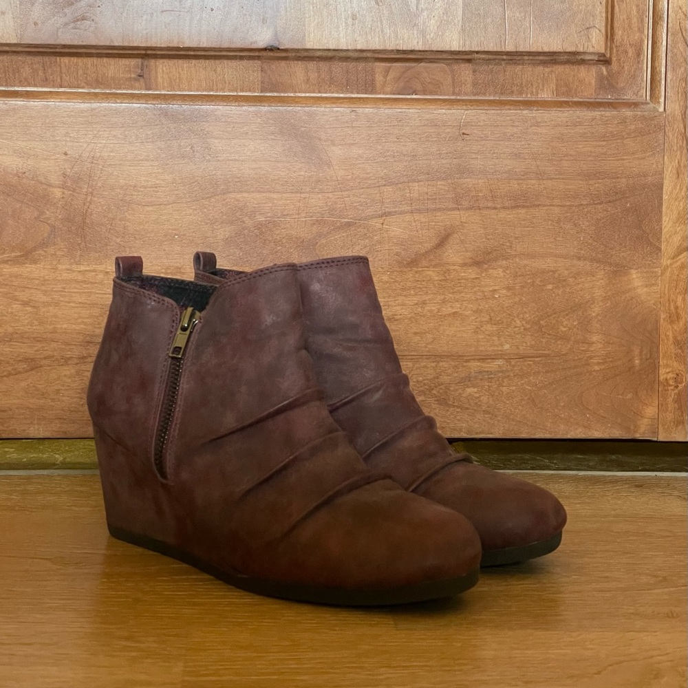 Maurice’s Maroon Wedge Ankle Boots, Women’s Size 8.5